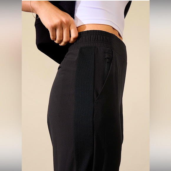 NWOT Brooklyn Legacy Mid Rise Jogger - Picture 4 of 10